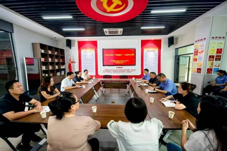 餐厅里的人们 AI 生成的内容可能不正确。